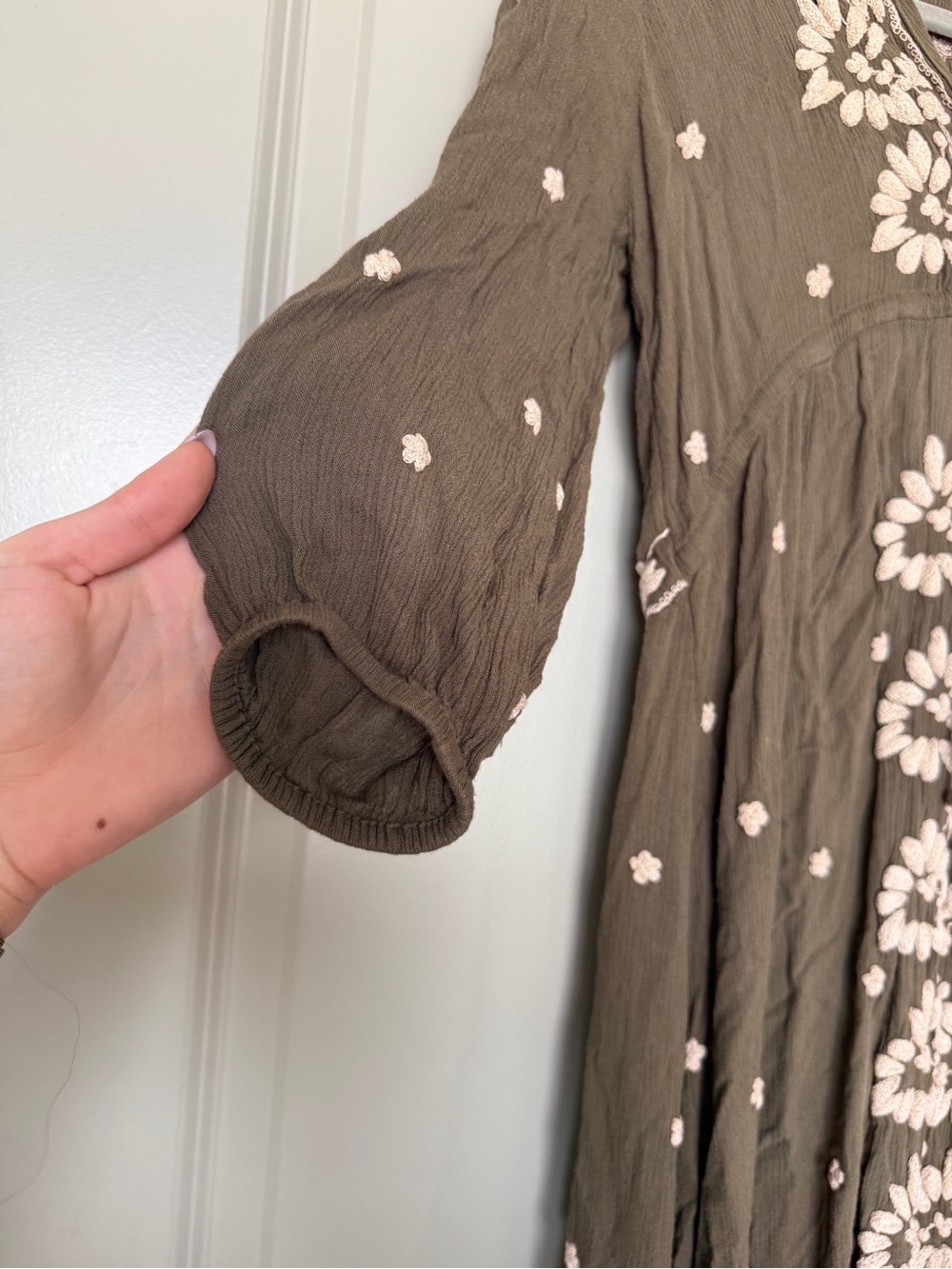 FREE PEOPLE Embroidered Fable Midi Dress Olive Green Floral Boho Sleeve Casual - Picture 4 of 8